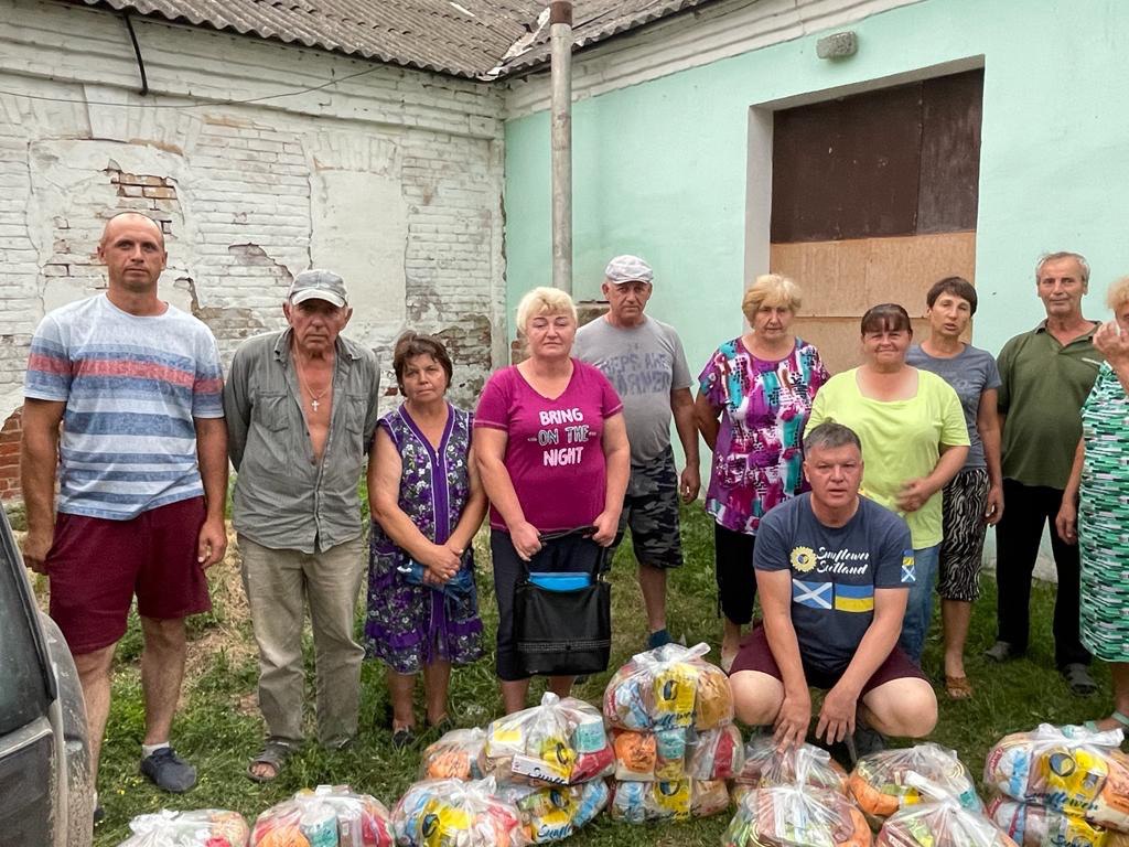 Vitalyi Hryhorov, volunteer at Sunflower Scotland, delivers food at Horohovatka, Izium district