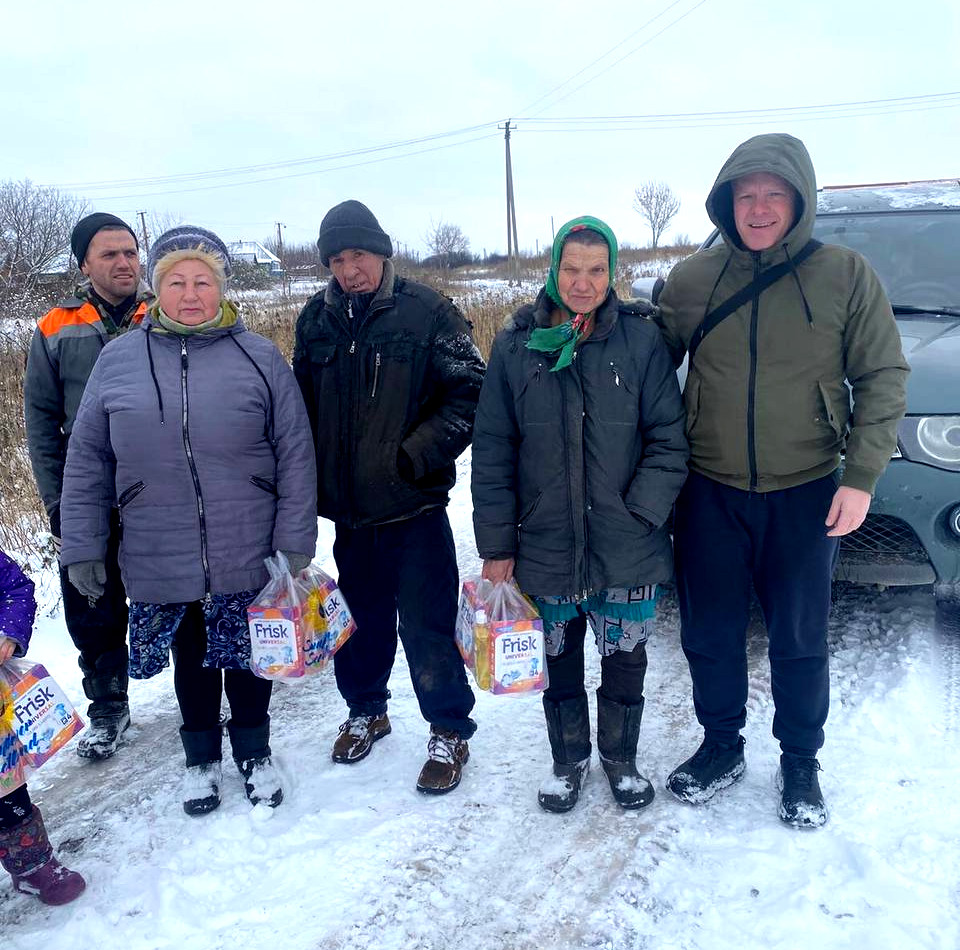 Sunflower Scotland volunteers distribute humanitarian aid in Virivka