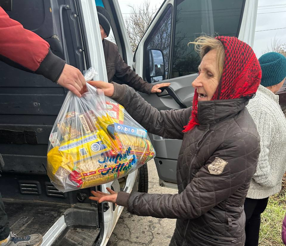 Sunflower Scotland's partner charity Shira Sprava delivers Sunflower's aid in Fedorivka and Topoline 2