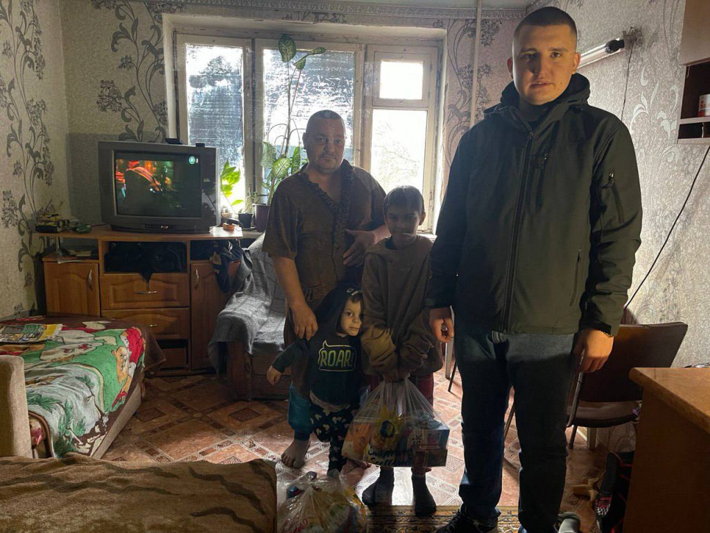 Deprived family in Kryvyi Rih receiving aid from Sunflower Scotland