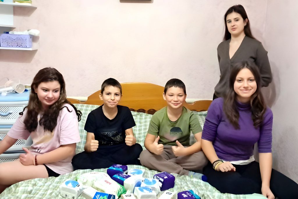 Fostering family with orphan kids in the Kharkiv Region receiving humanitarian aid from Sunflower Scotland 11 Dec 2023