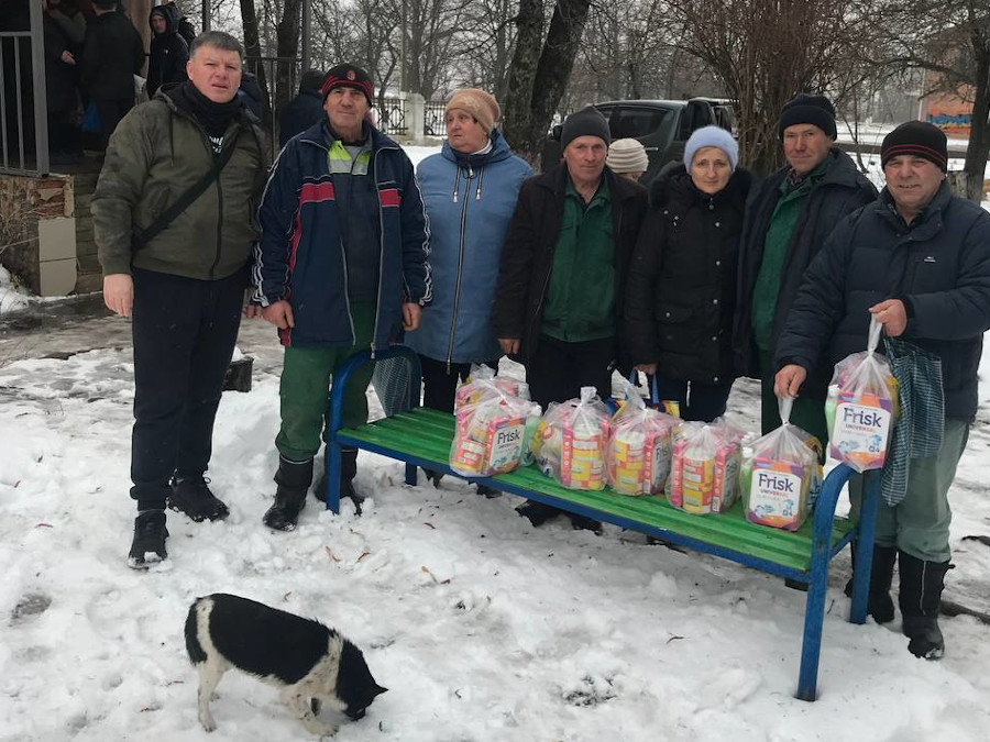 Vitalii (Sunflower Scotland) delivers humanitarian aid to residents of Novooleksandrivka Kharkiv Oblast
