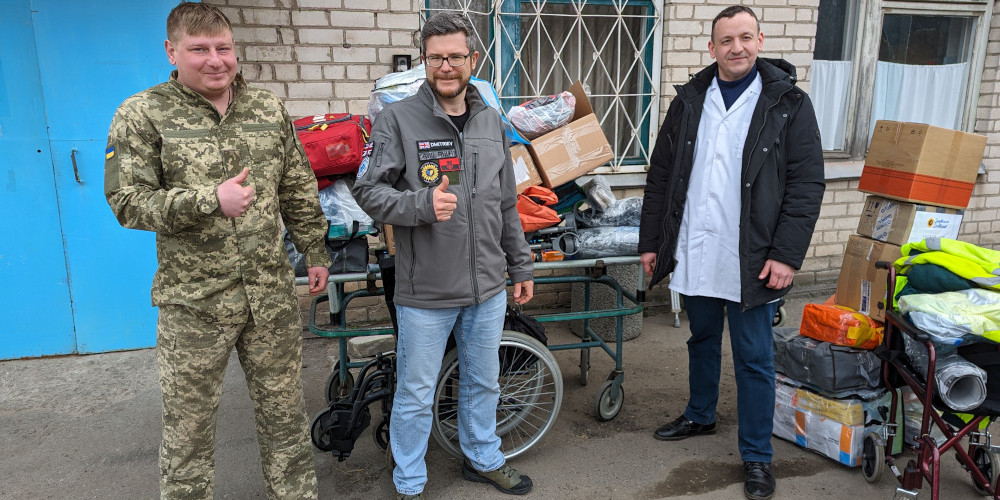 Oleg Dmitriev, Sunflower Scotland, delivers medical supplies to Kryvyi Rih Hospital