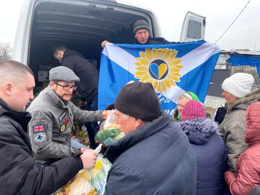 Local residents of Osokorivka gathered around the aid delivery van, Sunflower Scotland and Shira Sprava delivering humanitarian aid