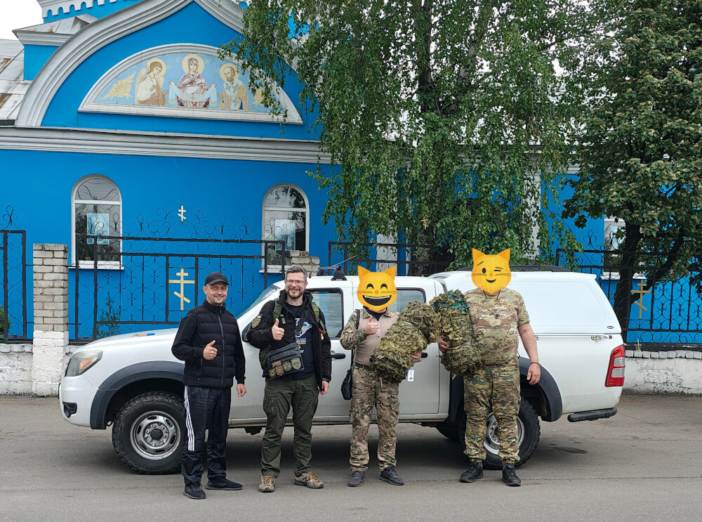 Sunflower Scotland delivers Ford Ranger to 5 Assault Brigade