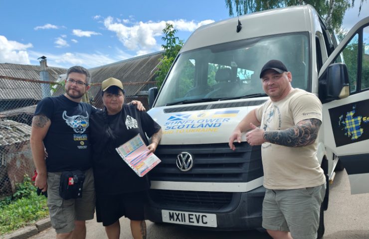Sunflower Scotland donates van to Zhanna Bukret and Vitalii Oboronko