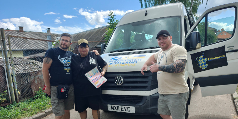 Sunflower Scotland donates van to Zhanna Bukret and Vitalii Oboronko
