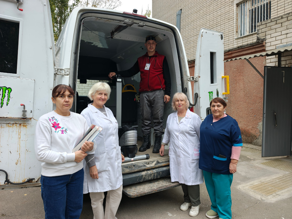 Rita and doctors are welcoming Sunflower's donation of rehabilitation machines