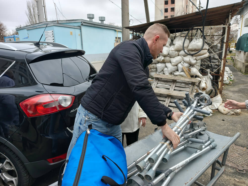 Sunflower donates crutches to the Tropinyh hospital, Kherson