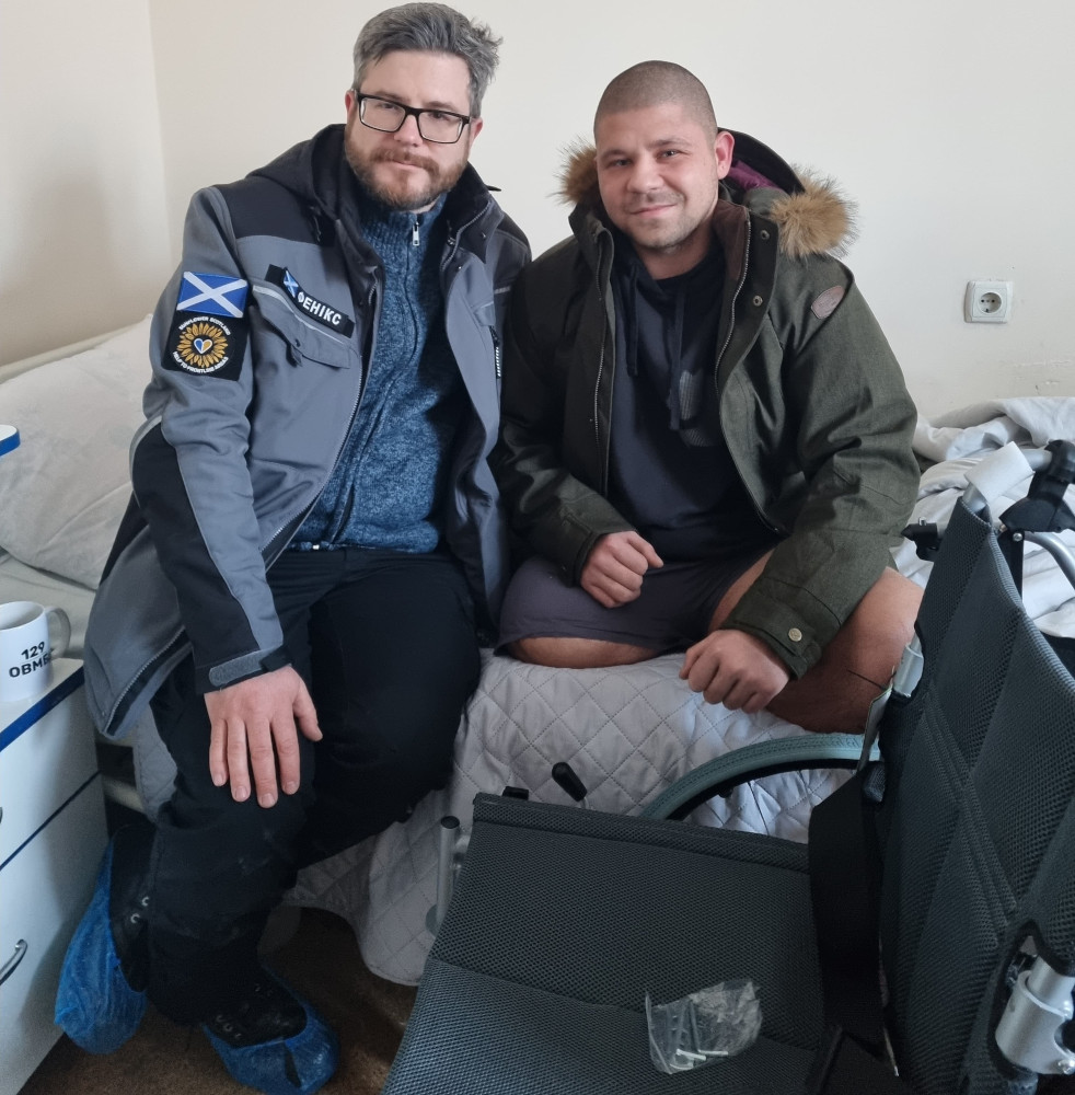 Ukrainian veteran without legs wearing winter jacket by Hoggs of Fife