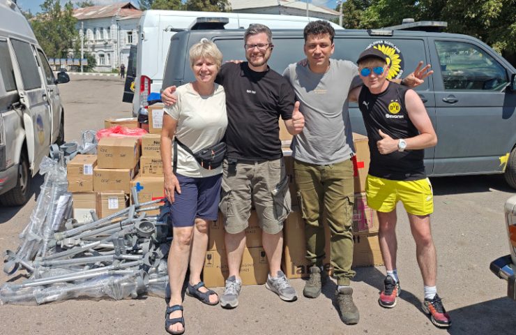 29.07.2026 Sunflower Scotlant team donates medical supplies for Kramatorsk hospital, meeting at Barvinkove