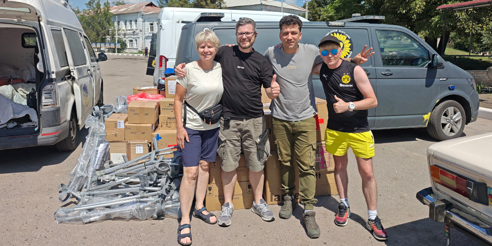 29.07.2026 Sunflower Scotlant team donates medical supplies for Kramatorsk hospital, meeting at Barvinkove